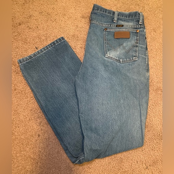 Men's Wrangler Blue Jeans Size 38x32 - Picture 1 of 7